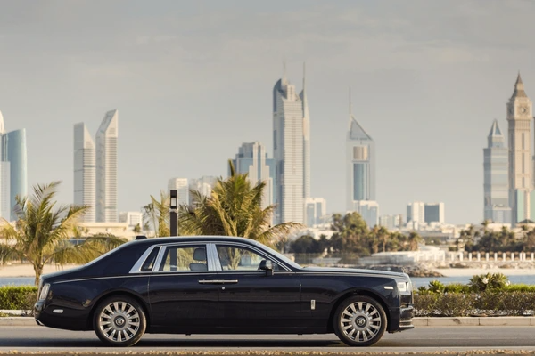 Limo Service Dubai, Limo Service in Dubai, professional chauffeur, luxury transportation Dubai, executive limo Dubai, VIP transfer Dubai, corporate car service UAE, chauffeur benefits Dubai