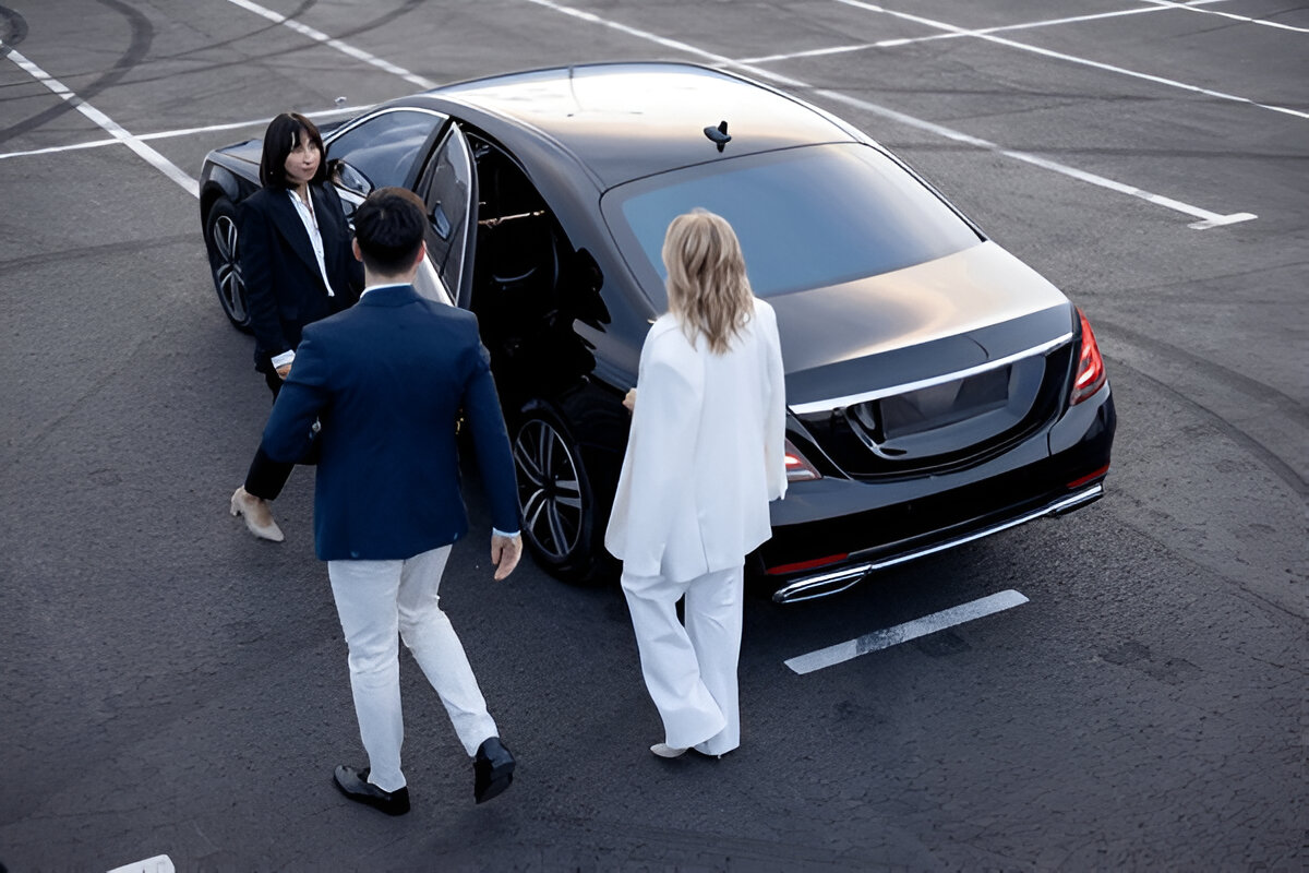 Luxury Car Rental Dubai with Driver, Chauffeur Service Dubai, Executive Car Rental, VIP Transportation Dubai, Rent a Luxury Car with a Driver