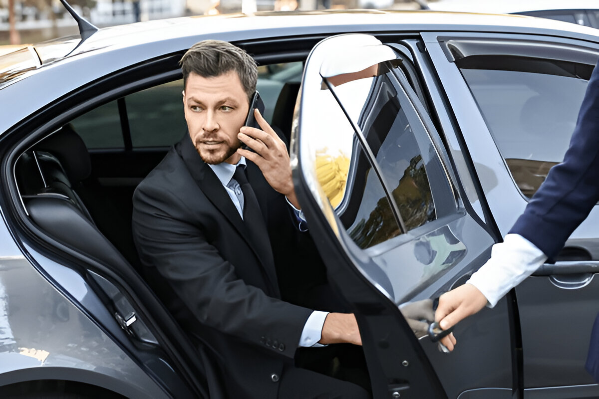 Dubai Airport Transfer, Airport Chauffeur Dubai, Executive Airport Service Dubai, VIP Airport Transport Dubai, Dubai Airport Pickup