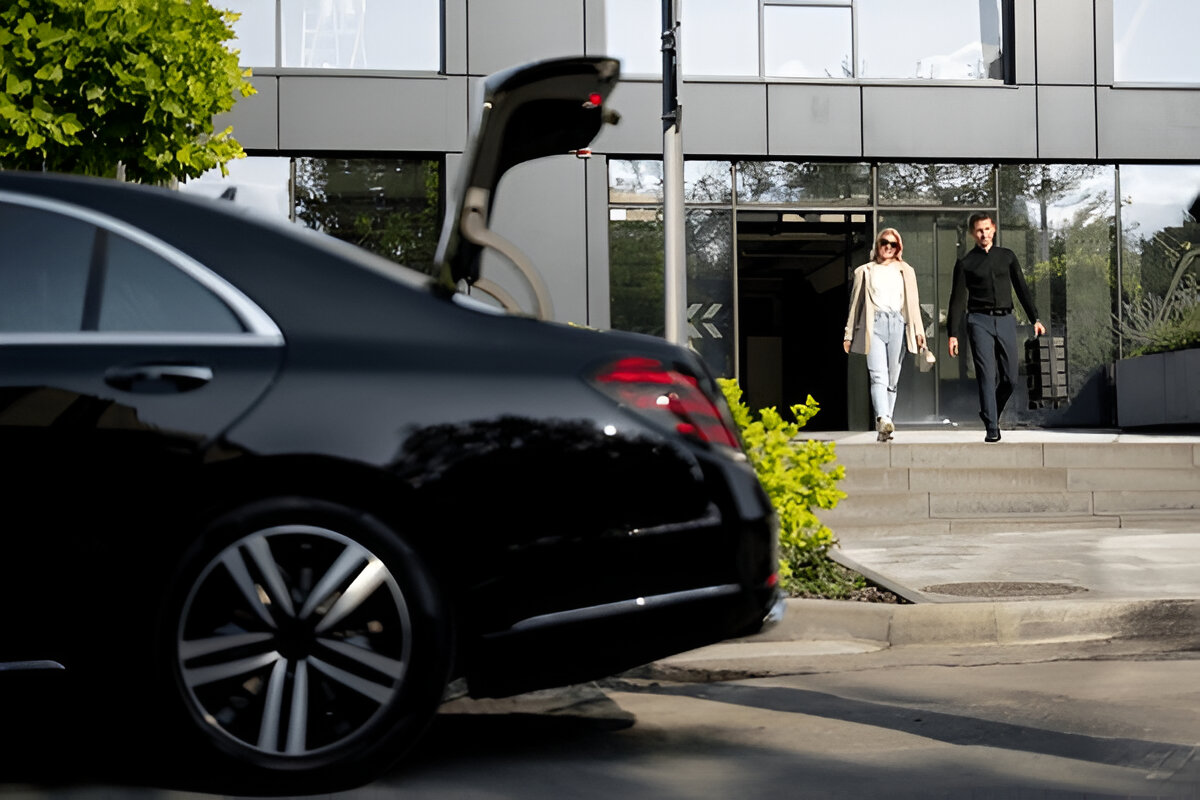 Limousine Company in UAE, Luxury Limousine, VIP Transport, Executive Car Service UAE, Corporate Limousine