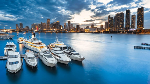 Limousine Dubai, Limo Dubai, Yacht transfer, Marina pickup, luxury car service, RTA chauffeur, Port Rashid transport, high-net-worth individual transport