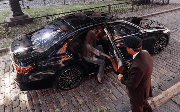 Top Limousine Companies in Dubai, Top Limousine Companies Dubai, Dubai corporate transport, executive chauffeur service, secure limo Dubai, corporate account management, VIP transport Dubai